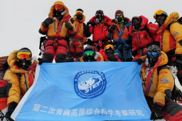 听！珠峰豪迈的风声