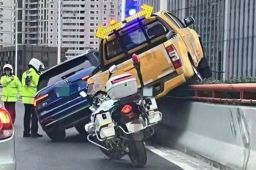 上海高架斗气车主或涉什么罪名？