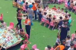 幼儿园摆20桌请200孩子吃席庆六一