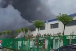 比亚迪西安工厂起火