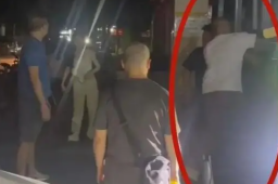 3男子要求女子陪酒遭拒 围殴其男友?