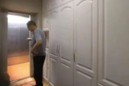 女子房门被封死 封门邻居被指已离世