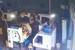 女子称水杯遭同事投毒 脏器诊出病变