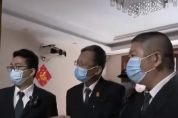 男子欠1.7亿巨债仍住豪宅养女友