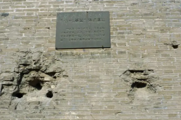 宛平城墙上的弹痕依然清晰可见